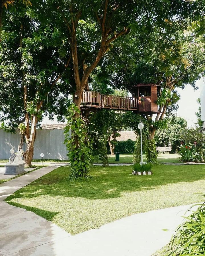 Metland Hotel Cirebon Kültér fotó