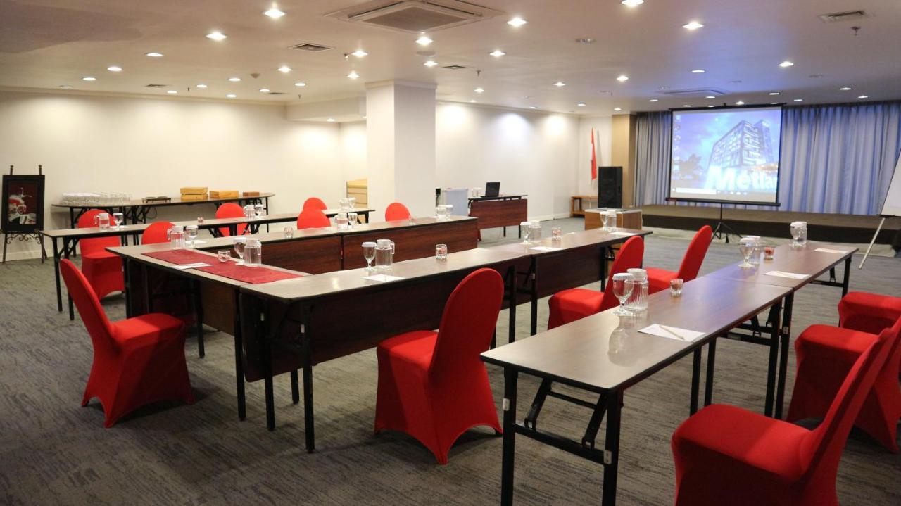 Metland Hotel Cirebon Kültér fotó