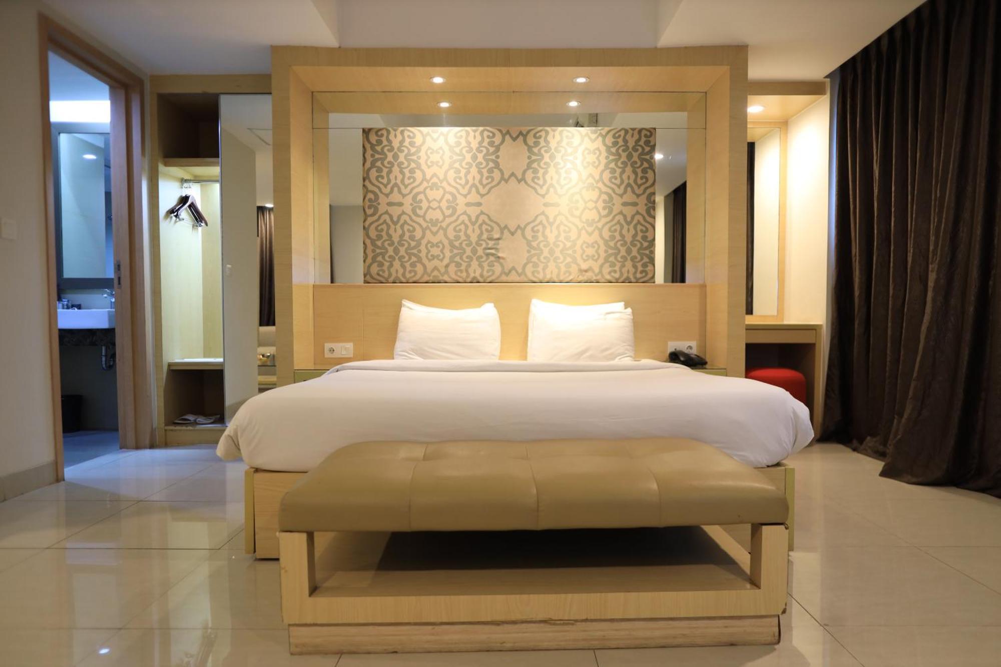 Metland Hotel Cirebon Kültér fotó