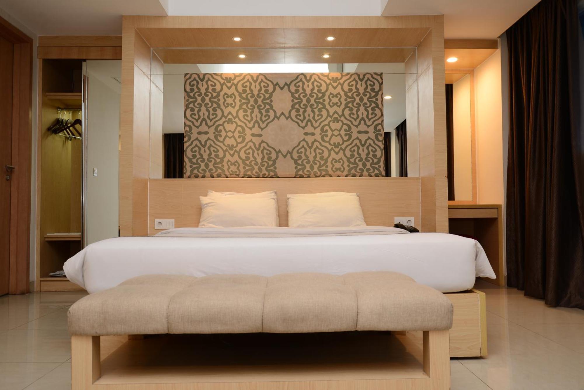 Metland Hotel Cirebon Kültér fotó