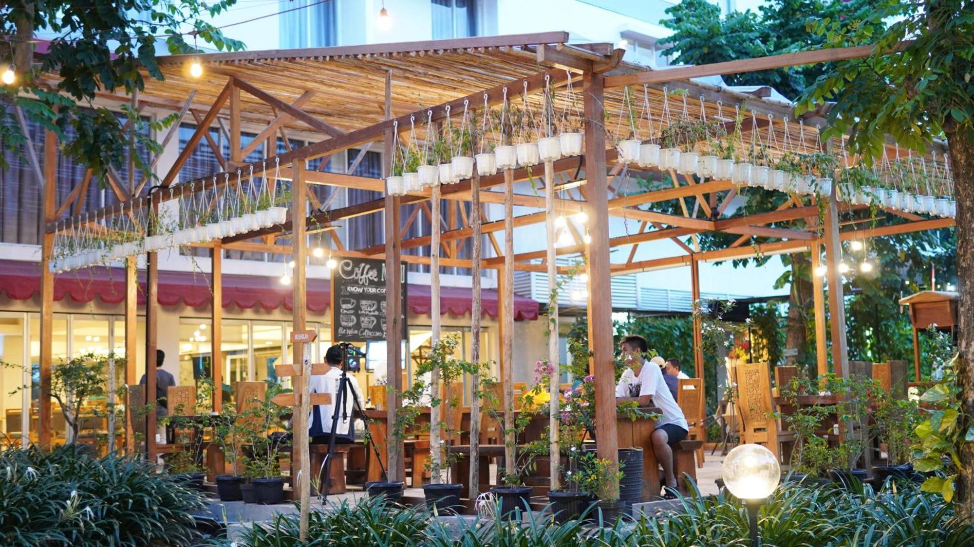 Metland Hotel Cirebon Kültér fotó